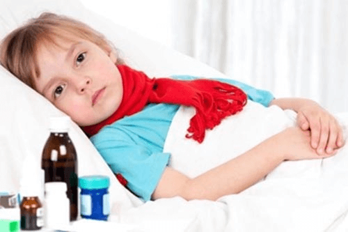 Trẻ uống kháng sinh bị rối loạn tiêu hóa, mẹ nên làm gì?