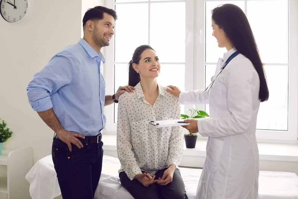 Cả vợ và chồng đều cần thăm khám trước khi mang thai