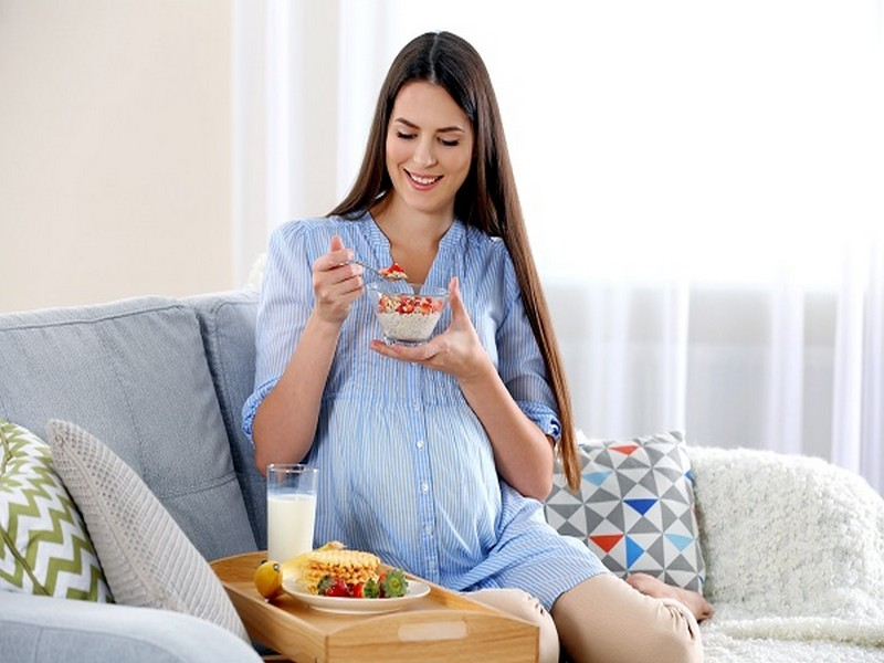 Có nên uống sữa bầu pha sẵn