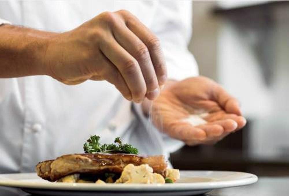 Hạn chế ăn mặn để giữ sức khỏe ổn định