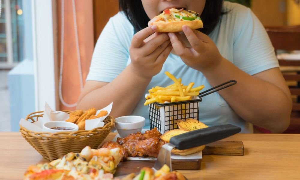 Hạn chế ăn thức ăn cay nóng, nhiều dầu mỡ