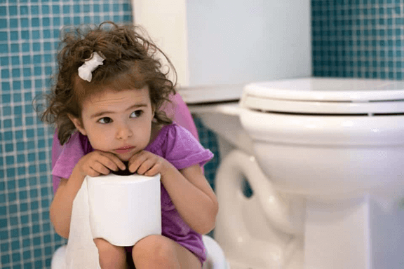 Một số cách xử lý khi trẻ bị táo bón