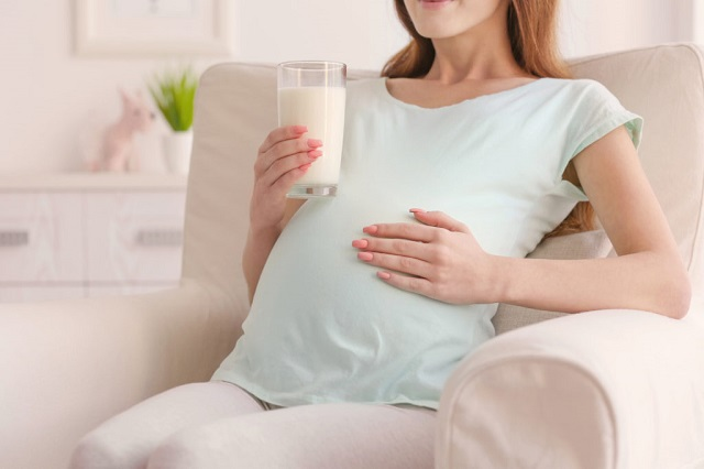 Nhiều mẹ vẫn có thói quen sử dụng sữa bầu dạng bột
