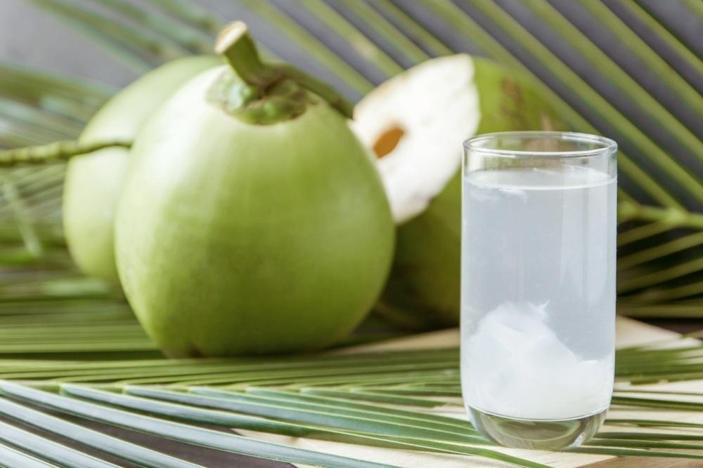 Nước dừa là thức uống lành tính, thanh mát và rất tốt cho gan