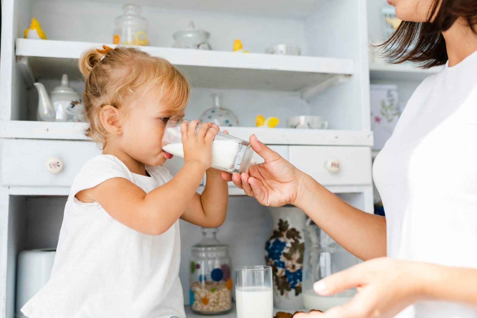 Chọn sữa tăng sức đề kh&aacute;ng cho b&eacute; c&oacute; chứa sữa non gi&agrave;u kh&aacute;ng thể