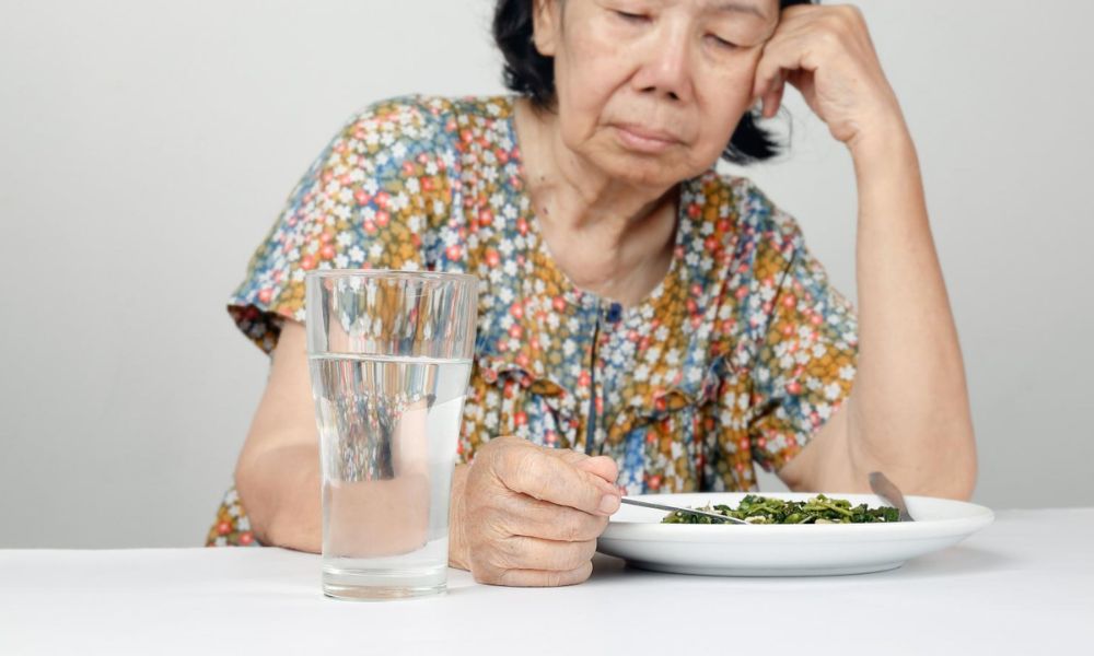 Tại sao người cao tuổi thường bị thiếu chất