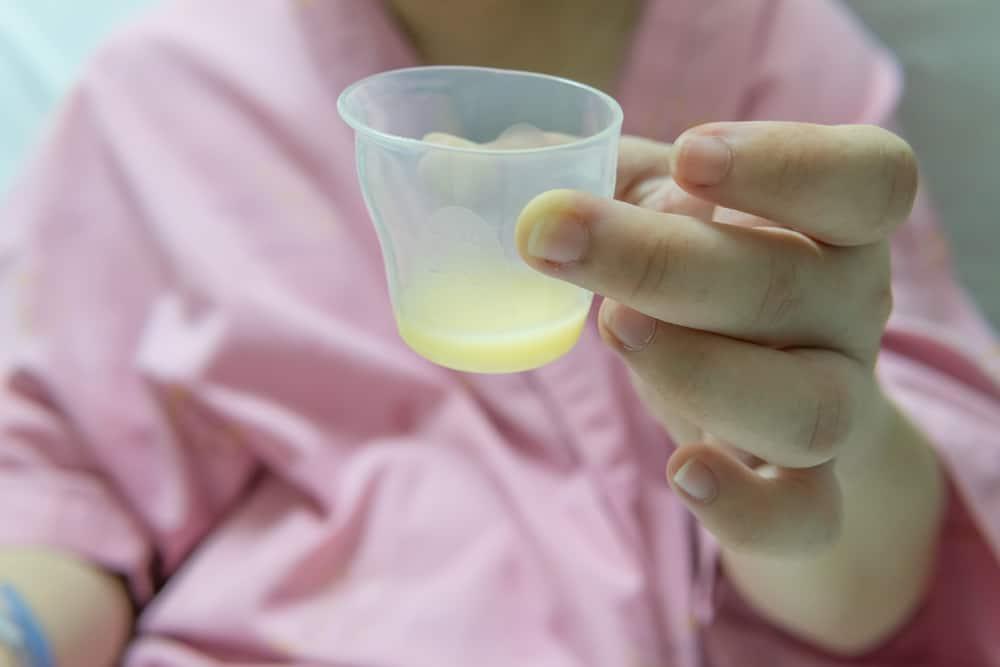 Tìm hiểu chung về sữa non của mẹ