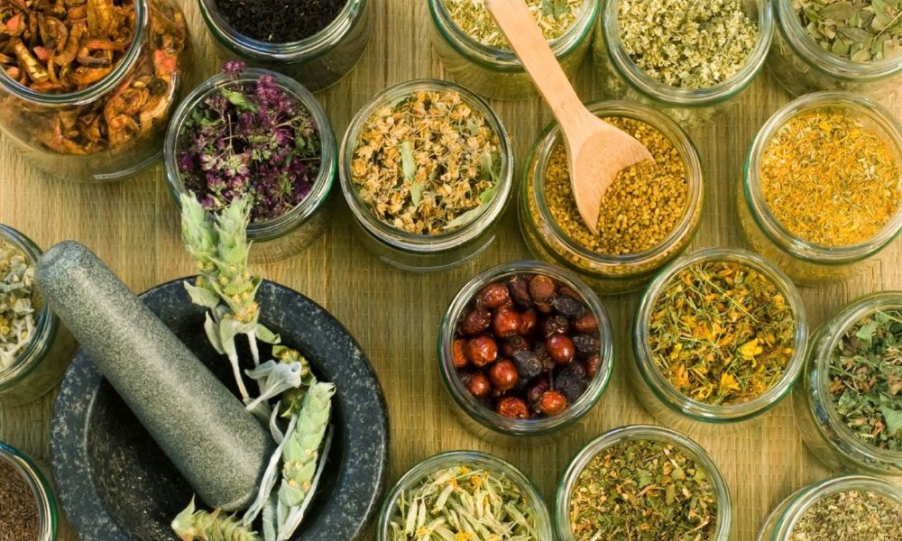 Tin tưởng sai lầm vào thuốc dân gian