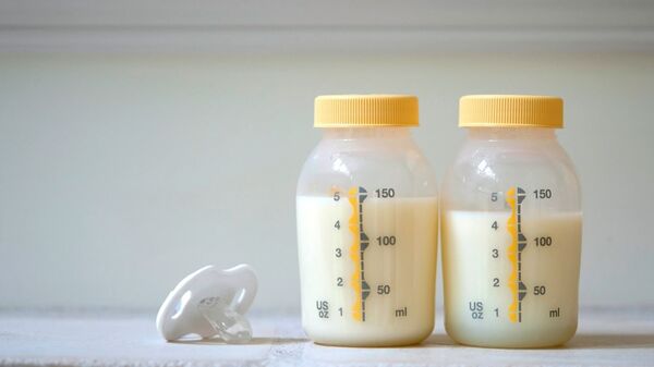 Đổi sữa cho con